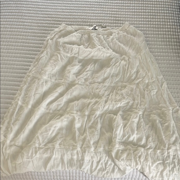 HOLLISTER TIERED WHITE MAXI SKIRT - NEVER USED - Picture 3 of 4